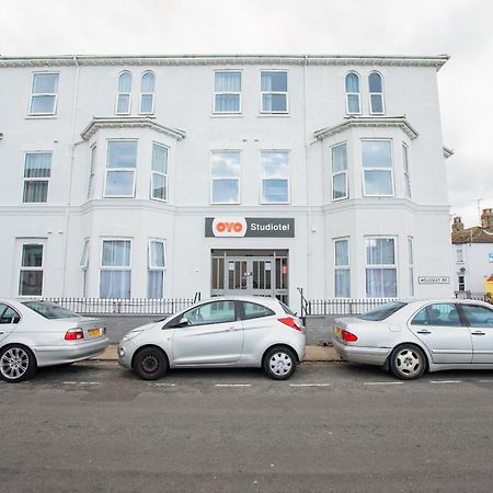 Oyo Studiotel Gy - Modern Hotel Apartments Great Yarmouth Bagian luar foto