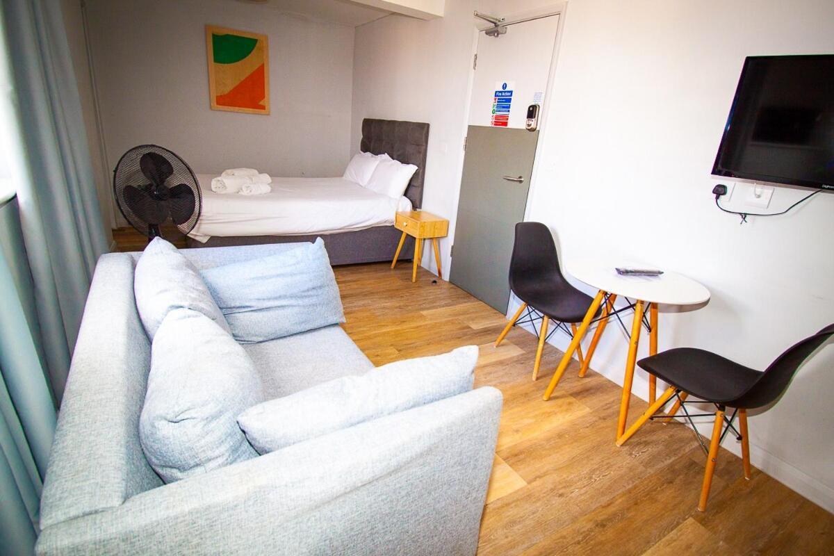Oyo Studiotel Gy - Modern Hotel Apartments Great Yarmouth Bagian luar foto