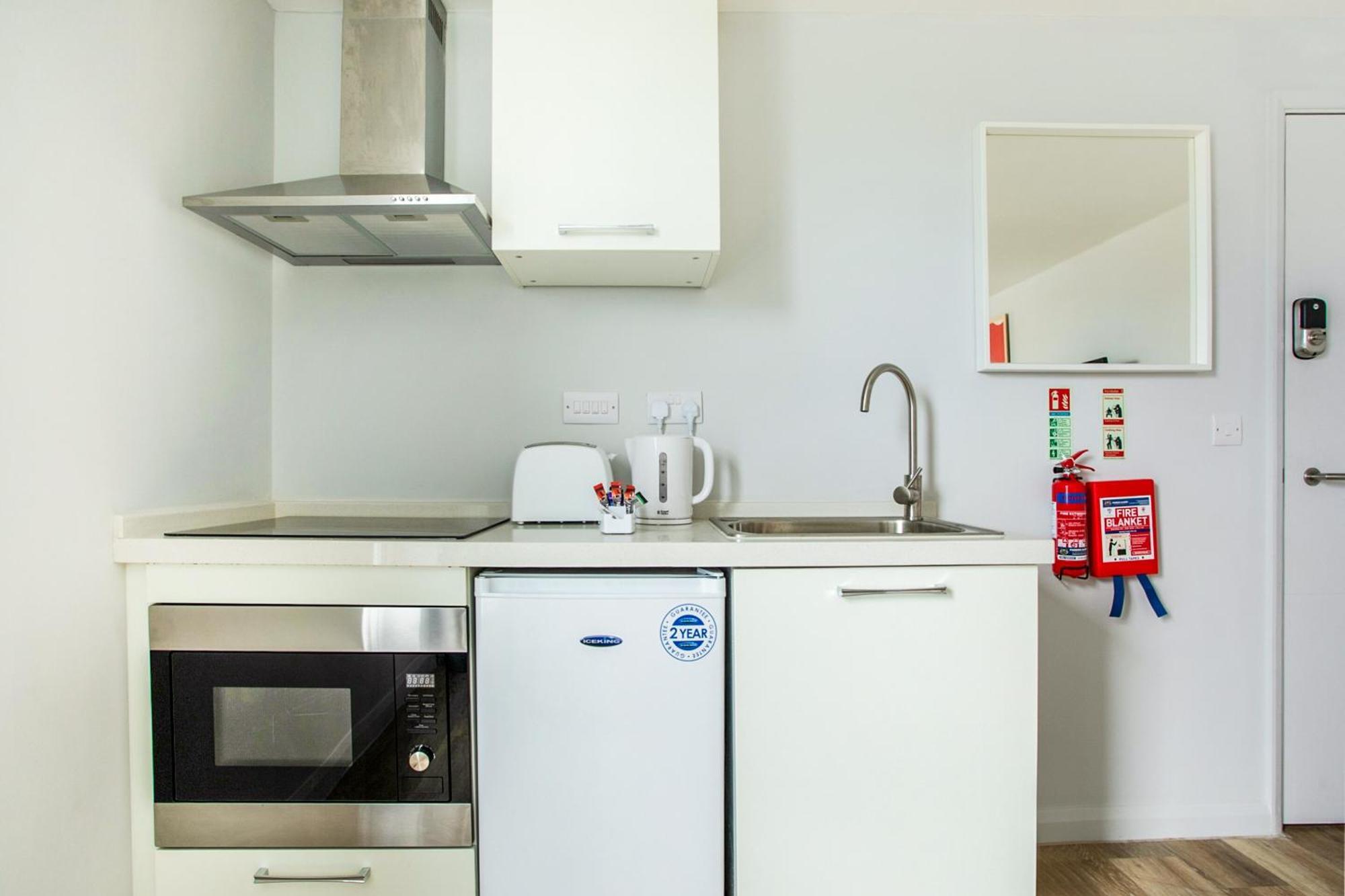 Oyo Studiotel Gy - Modern Hotel Apartments Great Yarmouth Bagian luar foto