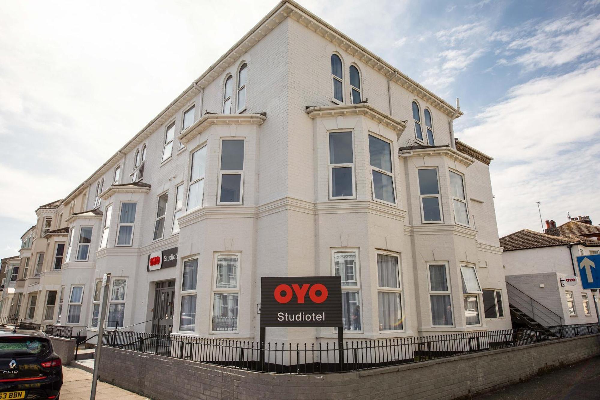 Oyo Studiotel Gy - Modern Hotel Apartments Great Yarmouth Bagian luar foto