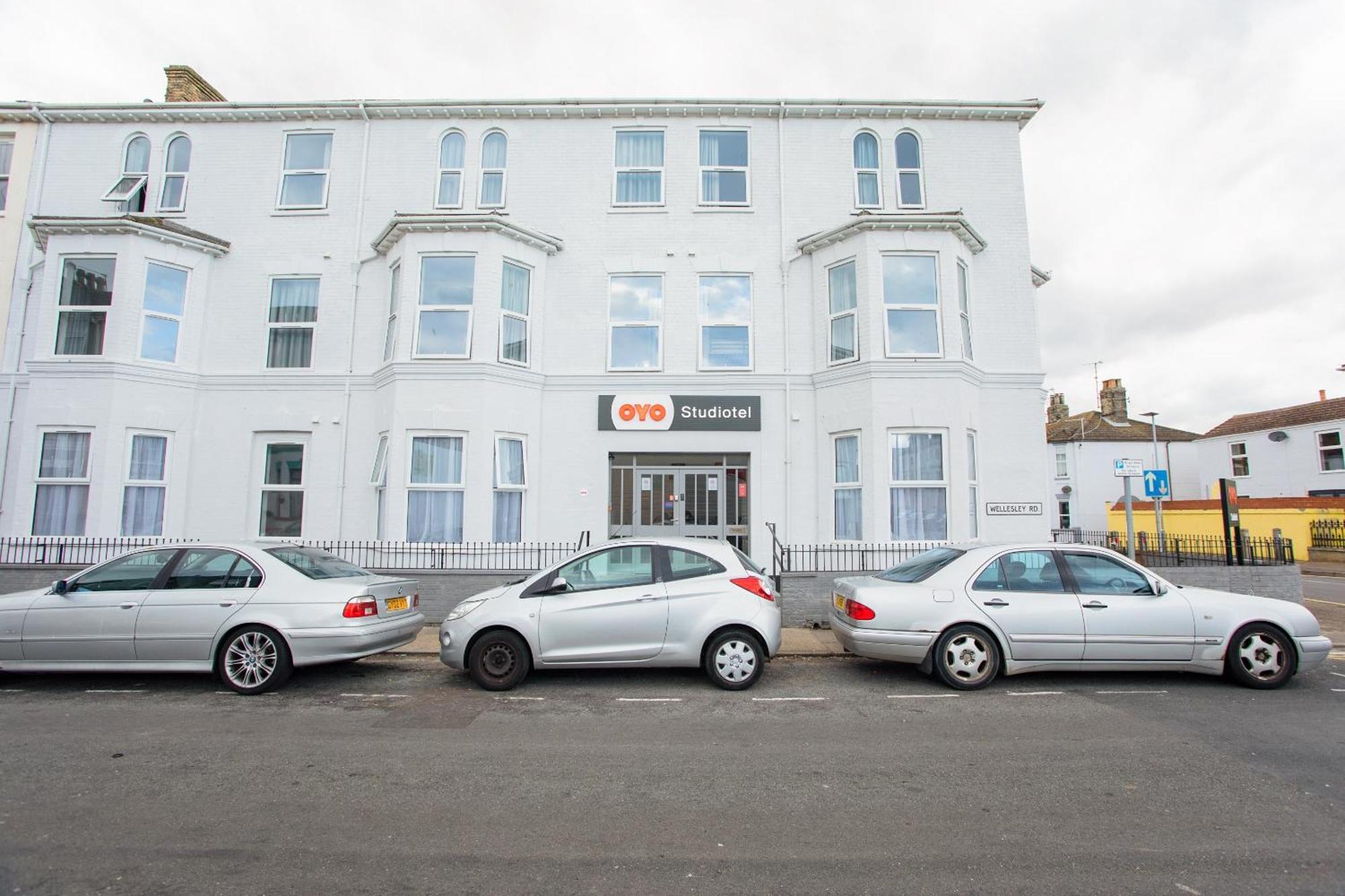Oyo Studiotel Gy - Modern Hotel Apartments Great Yarmouth Bagian luar foto
